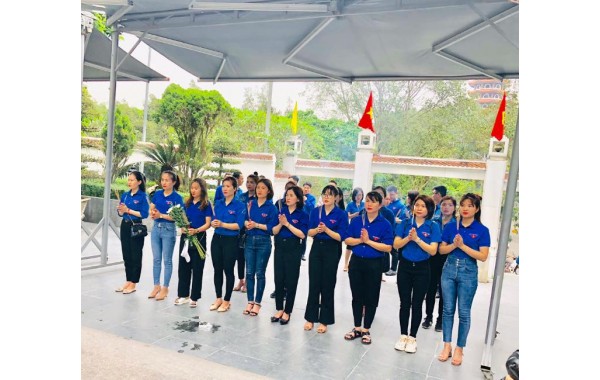 Thắp hương Ngã ba Đồng Lộc